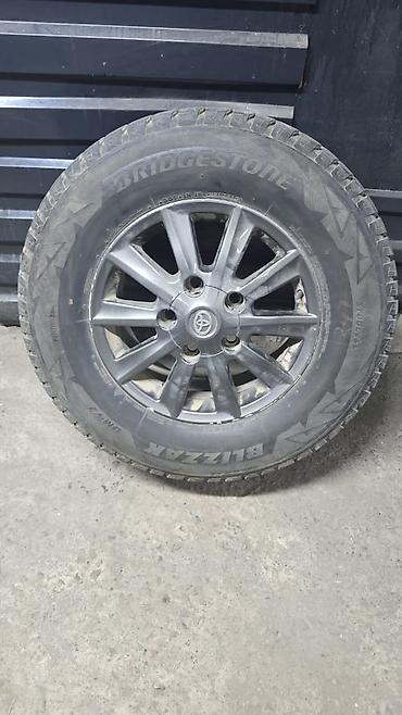 blizzak: Колесо в сборе: литой диск Toyota + зимняя шина Bridgestone Blizzak. 5 — 1
