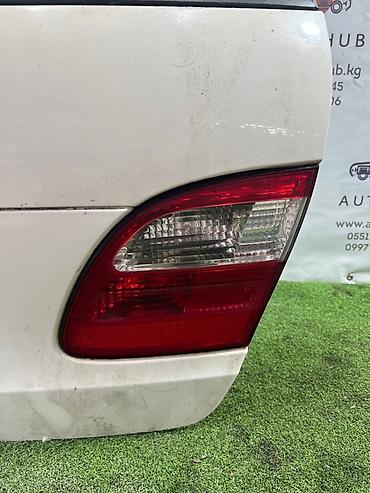 плафон w211: Фонарь крышки багажника правый для Mercedes‑Benz E‑Class W211 — 1