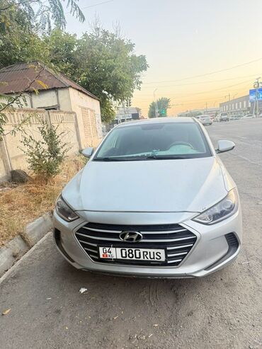 продаю авто мерс: Hyundai Elantra, седан, серебристый цвет кузова. Особенности и