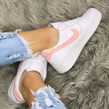 Patike: Nike air force patike

Novo
Brojevi 36 do 46

fb Moja Kupovina 1 — 5