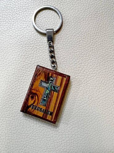 купить брелок на ключи: Сувенирный брелок, деревянный, размер 32 мм х 42 мм