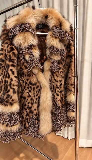 Jakne, Kaputi, Prsluci: Balenciaga bundaa sa animal printom i volanima za xs/s broj. - Model — 1