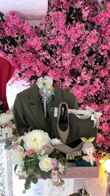 Xonça: Barbie xonça dəsti satılır. Dəstə 15 ədəd xonça daxildir. İdeal — 10