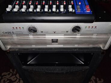 mikseler: Yamaha MG12XU modeli audio mikser. Bu mikser daxili effektlərə, USB