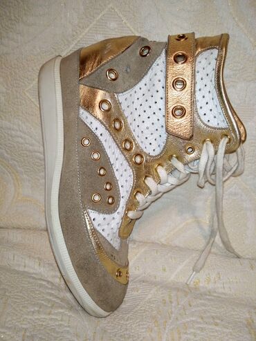 Women's Sneakers and athletic shoes: 38 — 7