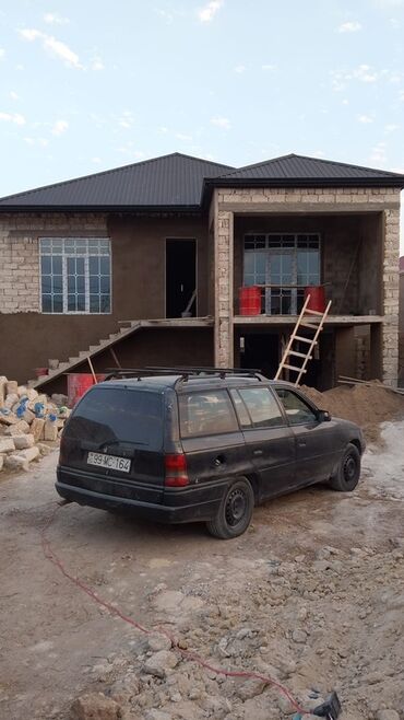 опель зафира а: Opel Astra Caravan – universal kuzovlu, qara rəngli. Xüsusiyyətlər: -