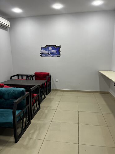Otel və hostellər: Hostel içəri şəhər metrosunun tam yanında yerləşir. Hər günlük — 8