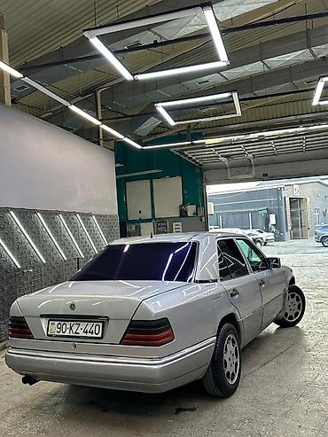 mercedes sedan: Mercedes-Benz W124: 2.5 l | 1994 il Sedan — 7