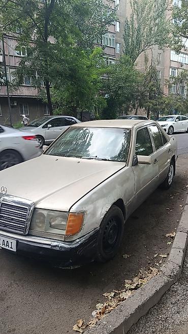 x class: Mercedes-Benz E-Class: 1992 г., 2.3 л, Механика, Бензин, Седан — 3