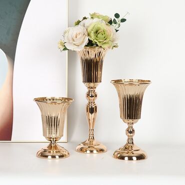 ваза прозрачная: Декоративные вазы. Набор 1700. По отдельности высокий 700 сом