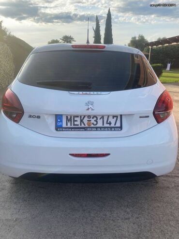 Peugeot 208: 1.6 l. | 2015 έ. | 156000 km. Χάτσμπακ