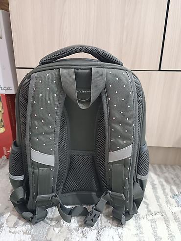 Продам девочковский рюкзак с кошкой, для началки, снаружи серый