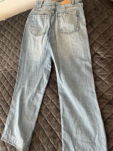 Cinslər: Açıq mavi rəngli “distressed” üslubda cins şalvar -Bershka markasına — 2