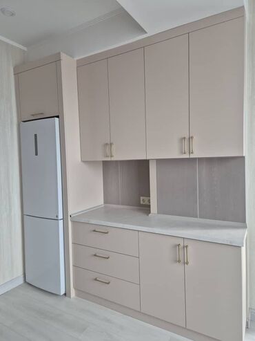 срочно продаётся 1 комнатная квартира в районе ошского рынка по улице кенсуйская: 1 комната, 48 м², Элитка, 11 этаж, Евроремонт