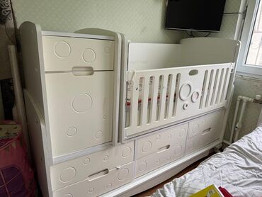 uşaqlar üçün isveç divarları: Uşaq çarpayısı 6 polkadan ibarətdir . Beşik hissə işləkdir . Uşaq