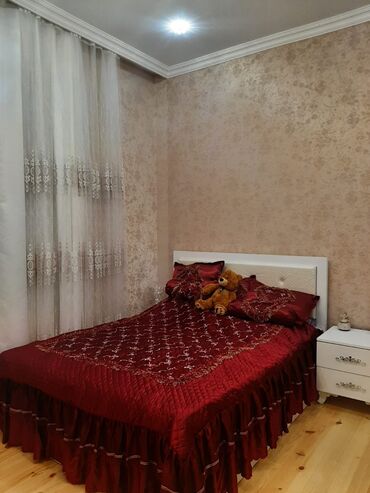 Həyət evləri və villaların satışı: Satılır: həyət evi - Ümumi görünüş: Hündür daş hasarla əhatələnmiş — 10