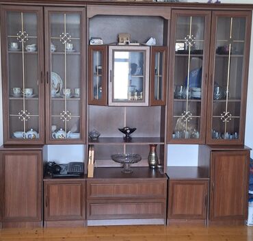 işlenmiş qaplar: İşlənmiş, Açılan, 5 qapı Düz dolab, Servant
