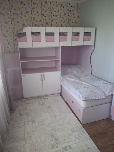 детский двухместный кровать: Срочно продаю детскую кровать с партой и со шкафом