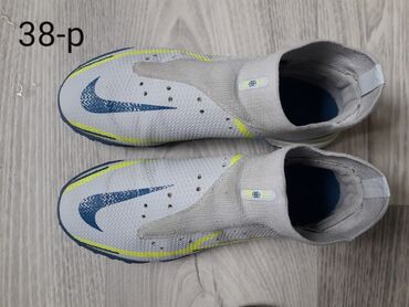 Кроссовки и спортивная обувь: Мужские кроссовки, 39, Nike, Б/у, цвет - Серый, Самовывоз, Платная доставка