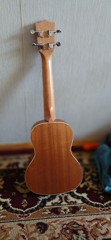 ukulele gitar: Ukulele – sopran ölçü - Korpus: təbii ağac örtüklü,o rezonans deşik — 3