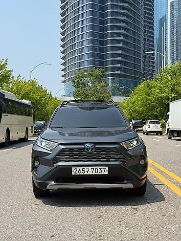 туп: Toyota RAV4: 2021 г., 2.5 л, Автомат, Гибрид, Кроссовер — 1