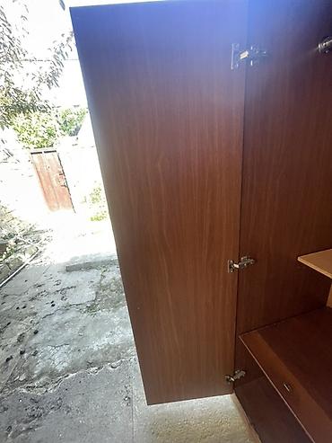 Mebel: İşlənmiş, 2 qapılı, Qəhvəyi, Açılan, Düz dolab — 8