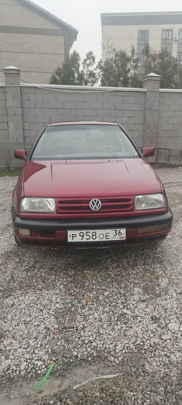 Volkswagen: Volkswagen Vento: 1994 г., 1.6 л, Механика, Бензин, Седан