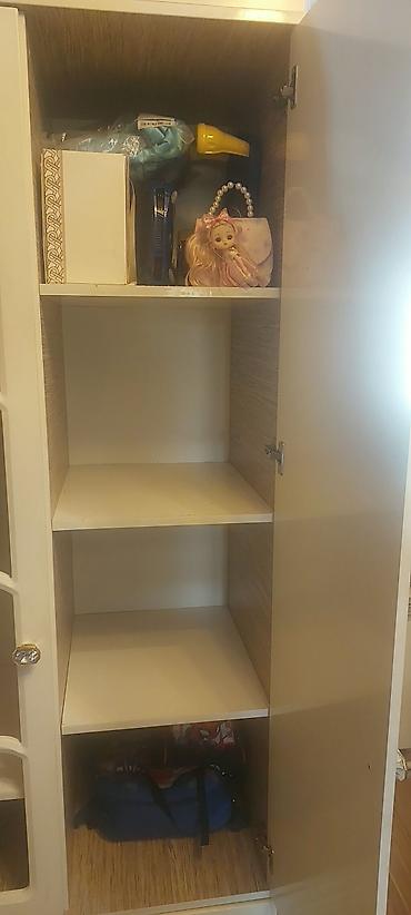 Mebel: İşlənmiş, 3 qapılı, Siyirməli, Ağ, Açılan, Düz dolab — 3