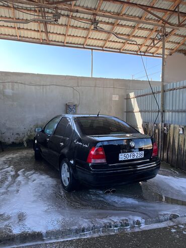 Volkswagen: Volkswagen Bora/Jetta sedan - Kuzov: 4 qapılı sedan, qara rəng - — 5