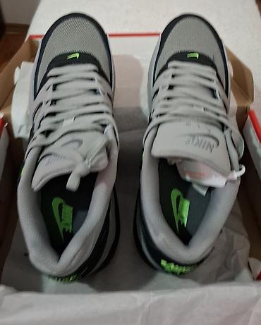 Patike: Nike Air Max – muške patike Model: CT Veličina: US 10 / UK 9 / EU — 5