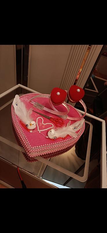 Toy paltarları və aksesuarları: Ürünün təsviri: - Nişan/xınayaxdı üçün bəy-gəlin qayçı dəsti və səbət — 1