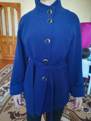 женскую одежду 44 46 размеров: Пальто, M (EU 38)