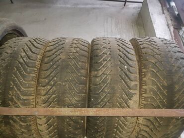 шина для камаз: Шины 275 / 40 / R 20, Зимняя шипованная, Б/у, Комплект, GoodYear