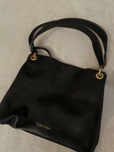 samo jedan put: Original Calvin Klein kožna crna torba. Nošena samo par puta, bez