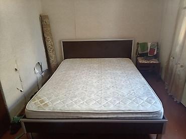Çarpayılar: İki nəfərlik çarpayı dəsti - Ölçü: təxminən 160x200 sm (queen — 2