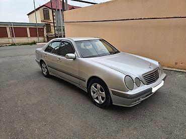 bmw 320 1996: Mercedes-Benz E 220: 2.2 l | 2001 il Sedan — 4