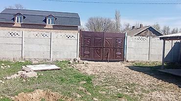 Продажа коттеджей и домов: Үй сатылат. баасы 26500$ болот. Үйдүн аянты 10 дон13 чейин соток жер — 20