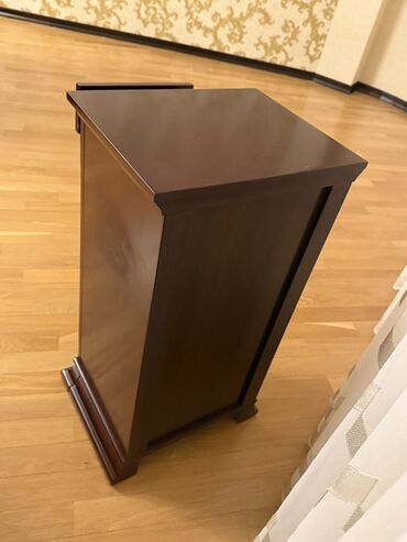 Qonaq otağı dəstləri: İşlənmiş, Jurnal masası, İtaliya — 11