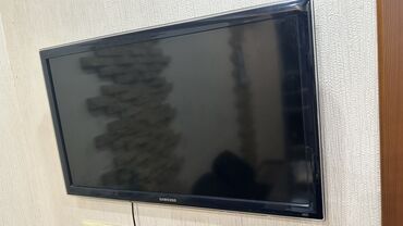 поставка телевизор: Телевизор Samsung, . - Диагональ ориентировочно 32 дюймов (компактный