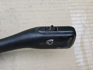 Другие детали рулевой части: Подрулевой переключатель дворников Volkswagen Passat B5, Golf 4, Bora — 5