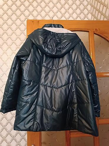 meta eynək: Qadın qış gödəkçəsi - Rəng: tünd yaşıl (parlaq effektli). - Model — 2