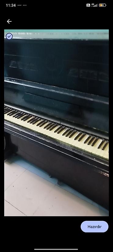 Dik piano – klassik dizaynlı, qara rəngdə korpus. - 88 klavişli