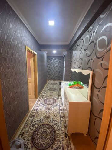 Uzunmüddətli kirayə mənzillər: Gənclik m\s-nın düz yanında 5 mərtəbəli binanın 4-cü mərtəbəsində — 6