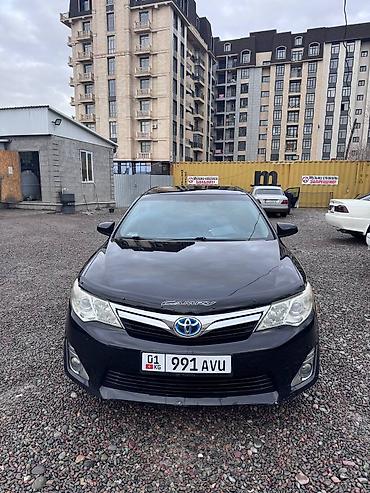 салон машины: Toyota Camry: 2013 г., Гибрид, Седан — 5