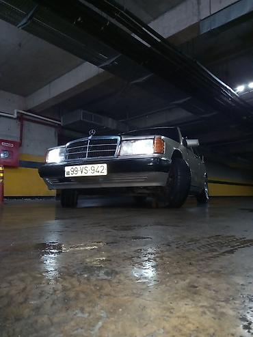 Mercedes-Benz: Barter maraqldir - Kuzov: 4 qapılı sedan, gümüşü rəng - Mühərrik: ön — 6