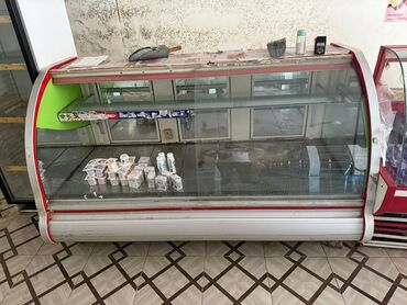 acki vitrini: İstifadə edilmiş soyuducu vitrin, əsasən qida məhsullarının