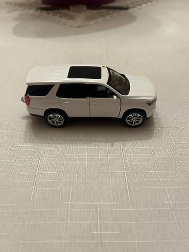 mini disk: Ağ rəngli miniatür SUV model maşın oyuncağı - Korpus: ağ, qara — 3