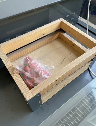 прилавок для овощей и фруктов: Холодильник под овощи или фрукты. Имеются 3 ящика. Состояние новое