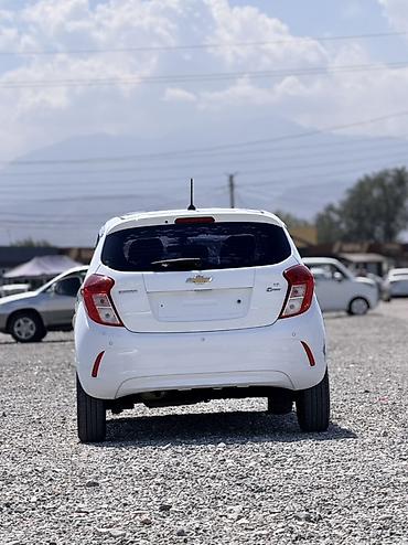 infinity fx35: Chevrolet Spark: 2016 г., 1 л, Автомат, Бензин, Хэтчбэк — 5