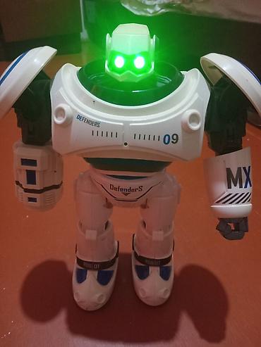 Uşaq oyuncağı – Defenders S robot - Model üzərində işarələr